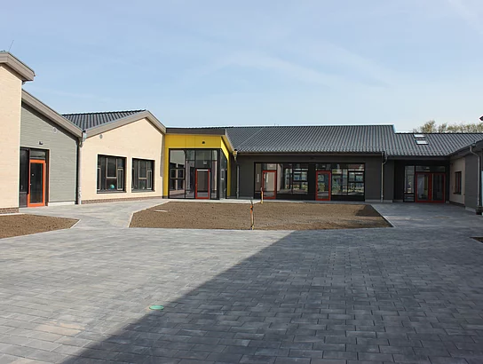 Einweihung neue Grundschule Büsum. Einweihungsfeier. Außenansicht. 