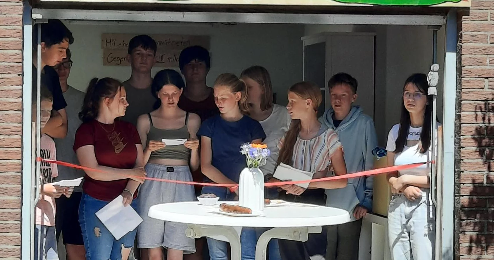 Verbraucherbildung. Schüler eröffnen in Büsum einen Tauschstand.