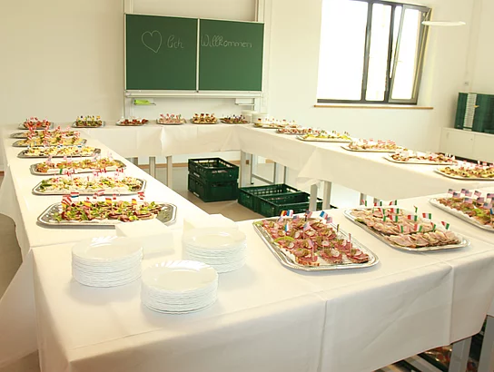 Einweihung neue Grundschule Büsum. Einweihungsfeier. Innenansicht. Buffet.