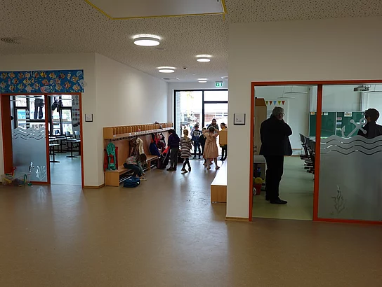Einweihung neue Grundschule Büsum. Einweihungsfeier. Innenansicht. Besichtigung des Neubaus.